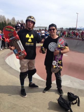 Skateboarding: REINAS Y ROJAS ESTUVIERON EN LA INAUGURACIÓN DEL BOWL DE SKATE EN ESQUEL