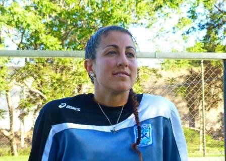 Con los pies en la tierra …. LUCÍA HARO – LA GARRA – HANDBALL
