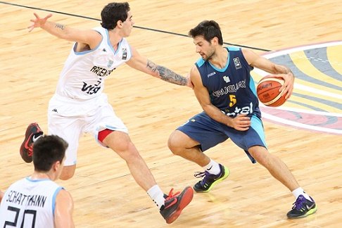 Vildoza-Sudamericano2016-ante-Uruguay