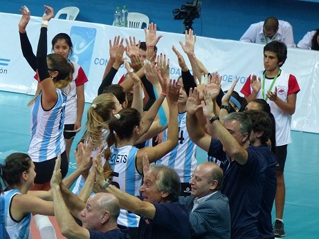 Voley femenino: LAS PANTERAS DISFRUTARON CON "SABOR A CAFÉ" Y ESTARÁN EN LA DEFINICIÓN DEL TORNEO