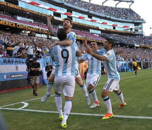 Fútbol: GOLEADA ARGENTINA FRENTE A VENEZUELA; MESSI ALCANZÓ EL RÉCORD DE BATISTUTA EN LA SELECCIÓN