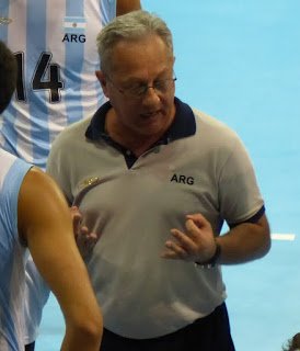 Voley: EL ENTRENADOR JULIO VELASCO ANALIZÓ LA DERROTA CON BRASIL