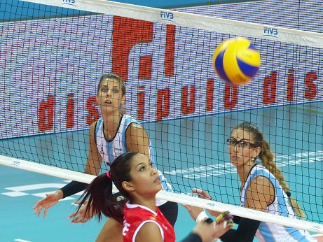 Voley femenino: VICTORIA Y DERROTA DE LAS PANTERAS EN LA COPA PANAMERICANA