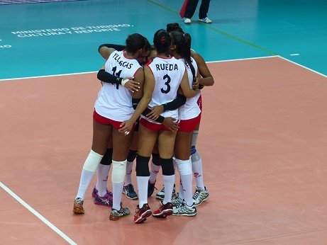 Voley femenino: CÓMODO TRIUNFO DE PERÚ SOBRE COLOMBIA